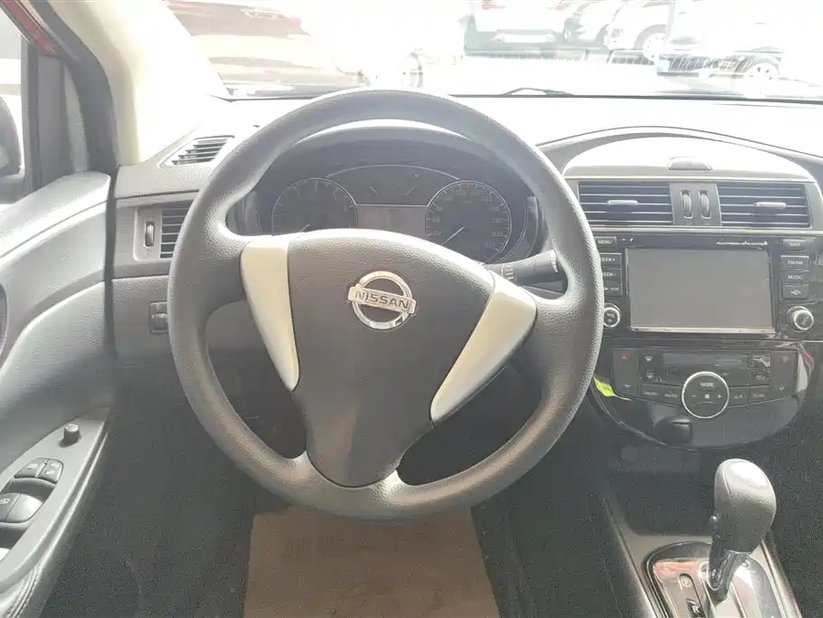 Nissan Tiida 2015 — фото 15
