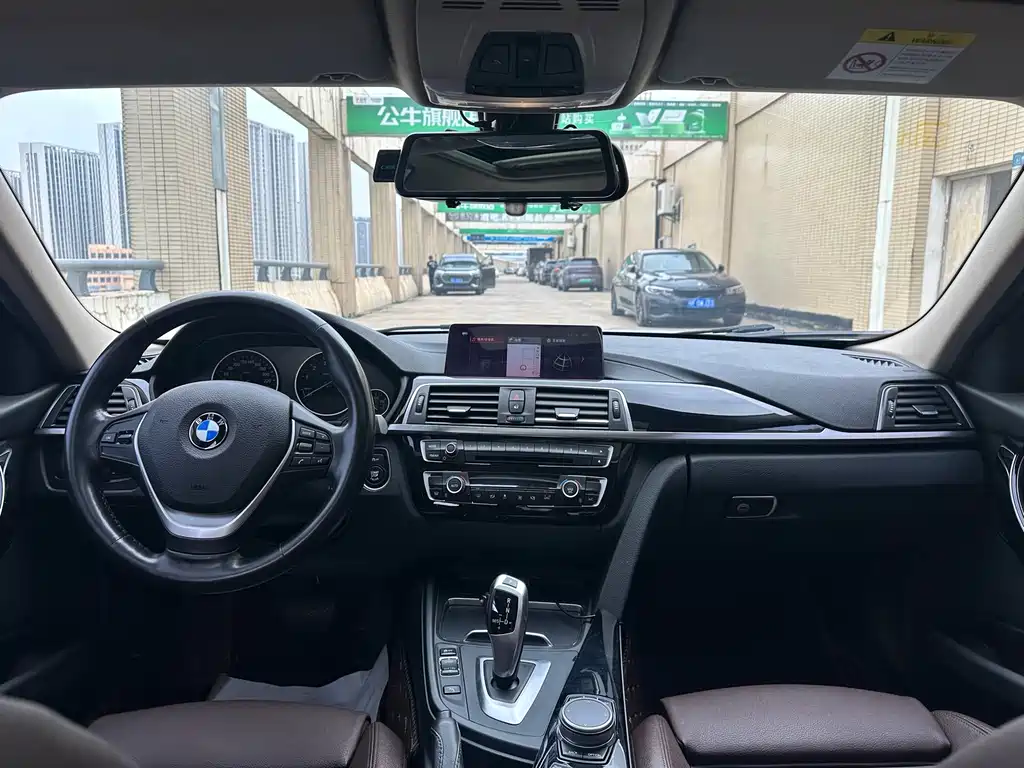 BMW 3 Series 2019 — фото 12