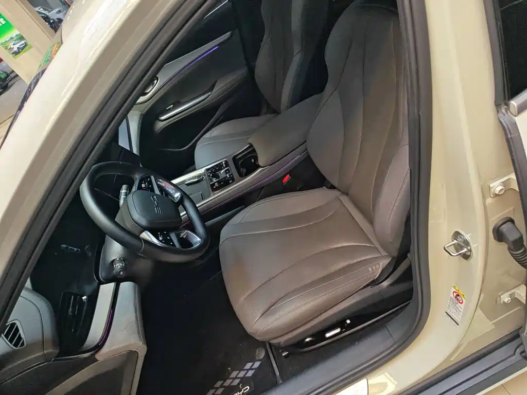 BYD Seal 07 DM-i 2025 — фото 10