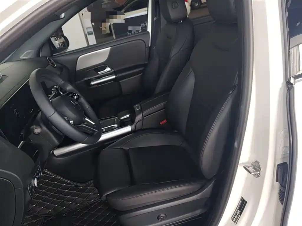 Mercedes-Benz GLA 2024 — фото 15