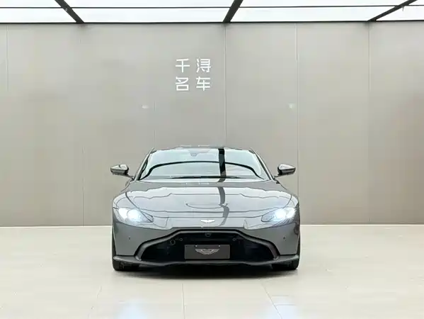 Aston Martin V8 Vantage 2018