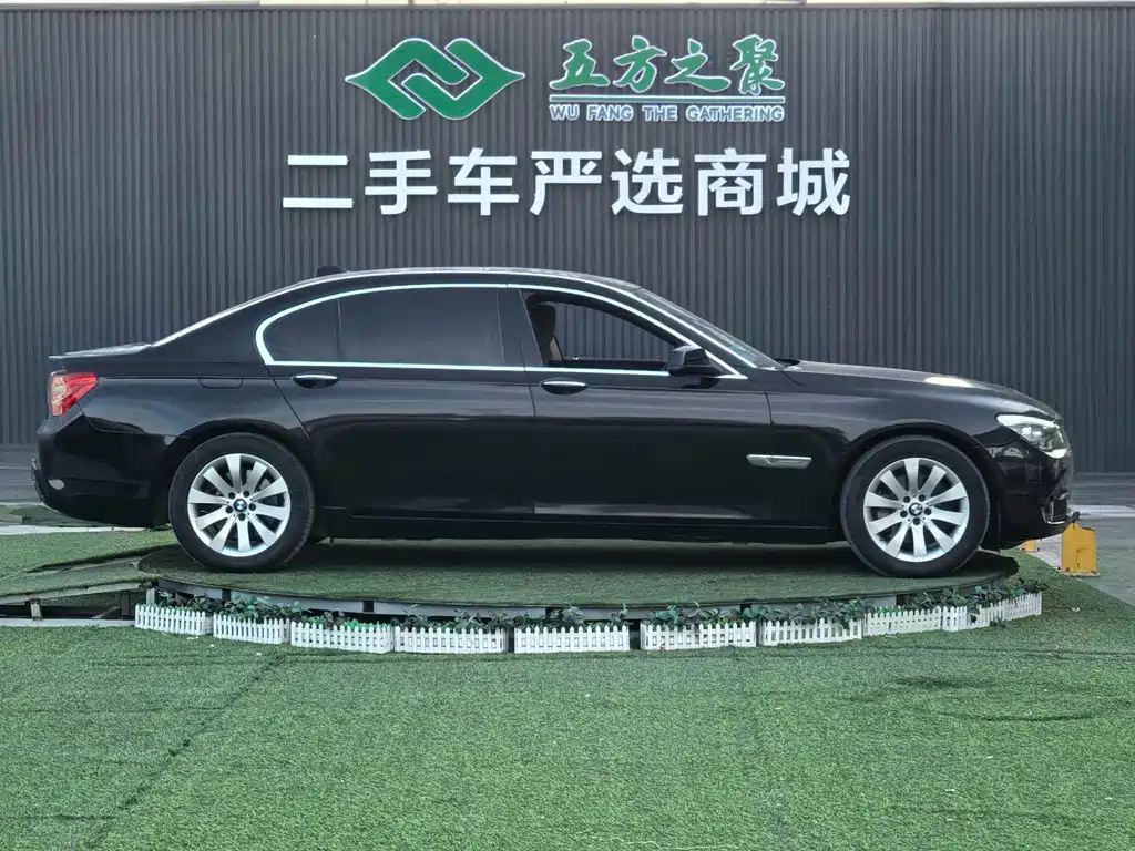 BMW 7 Series 2010 — фото 20