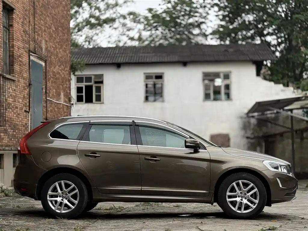 Volvo XC60 2017 — фото 12