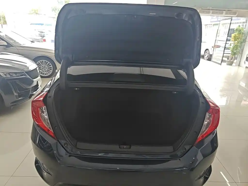 Honda Civic 2018 — фото 19