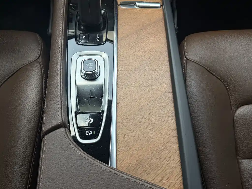 Volvo XC90 2022 — фото 13