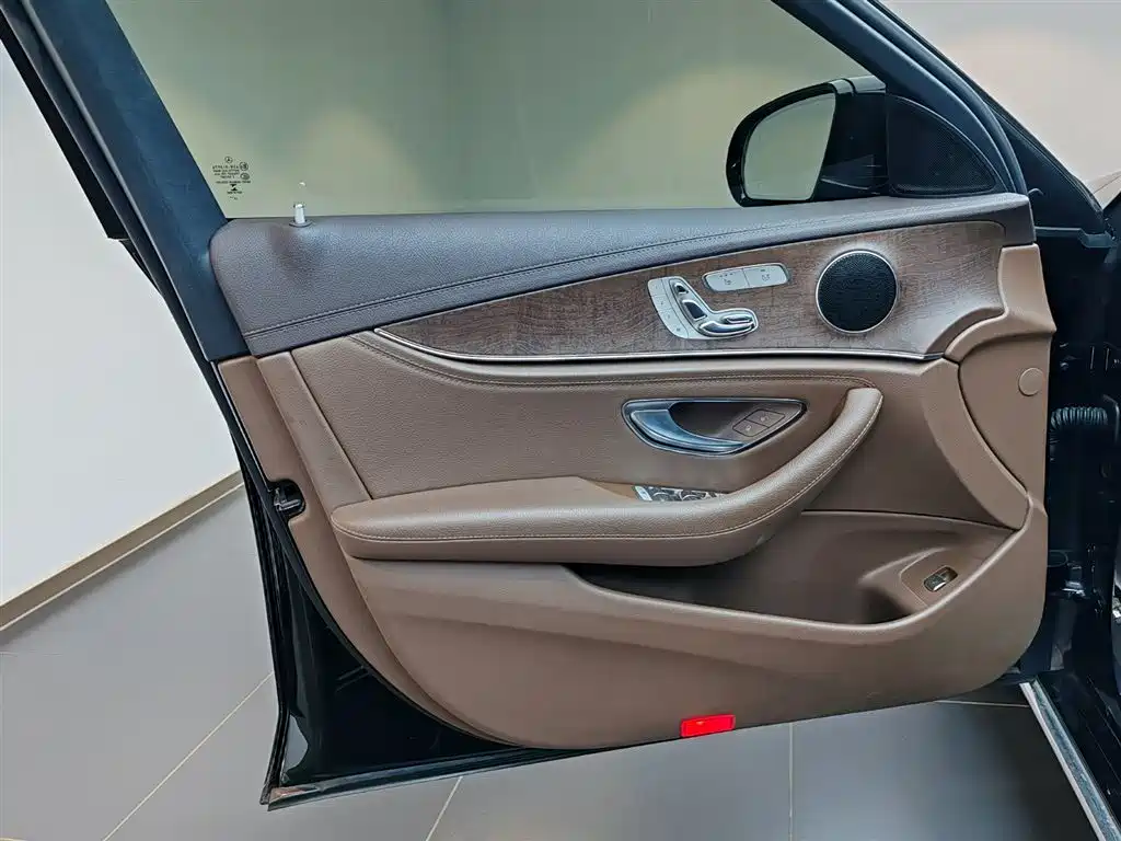 Mercedes-Benz E-Class 2019 — фото 16