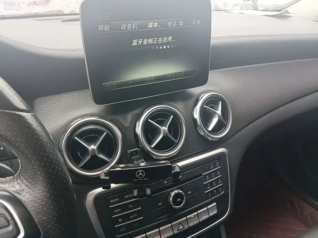 Mercedes-Benz GLA 2018 — фото 13