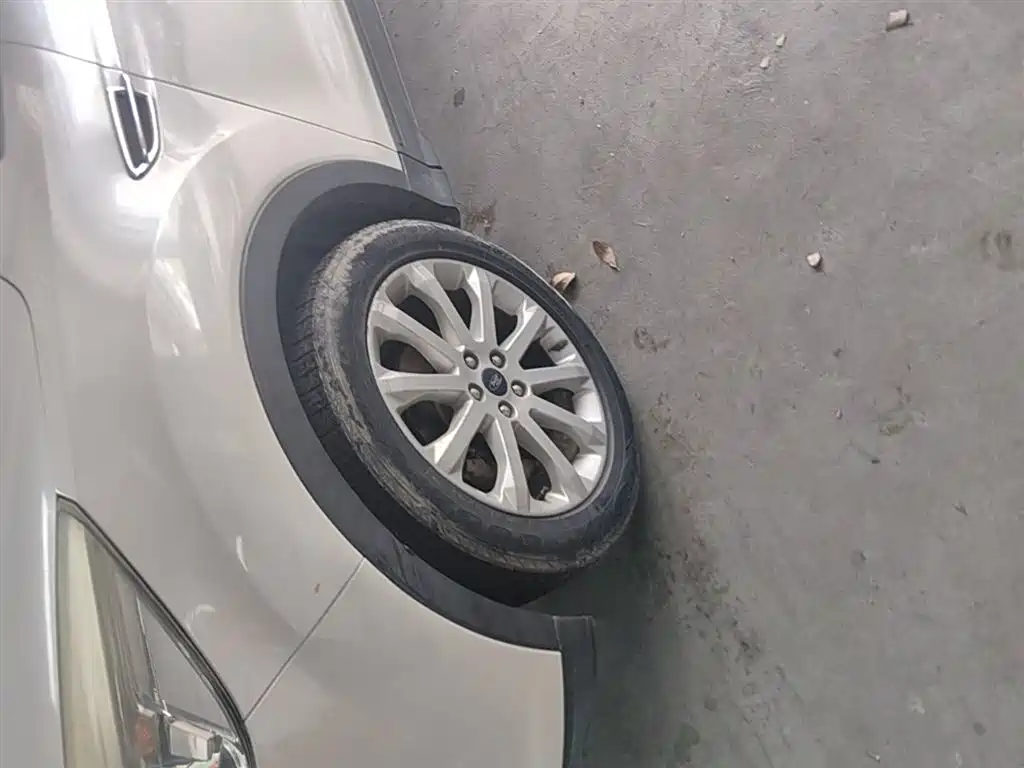 Ford Kuga 2015 — фото 23