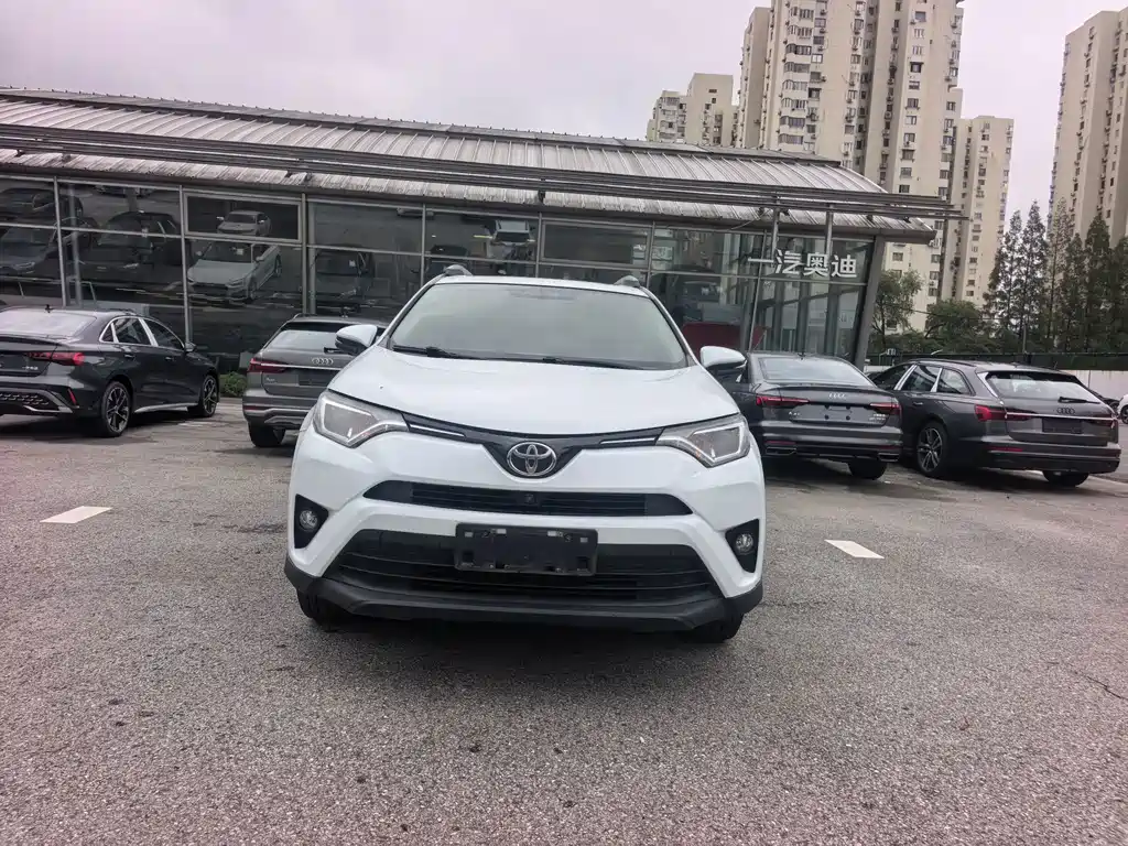 Toyota RAV4 2017 — фото 2