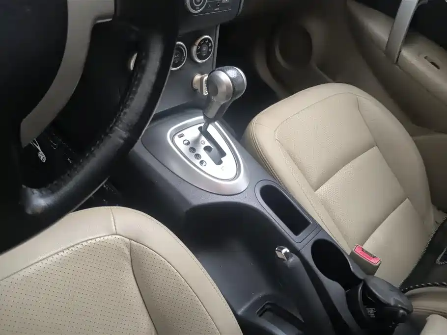 Nissan Qashqai 2012 — фото 16