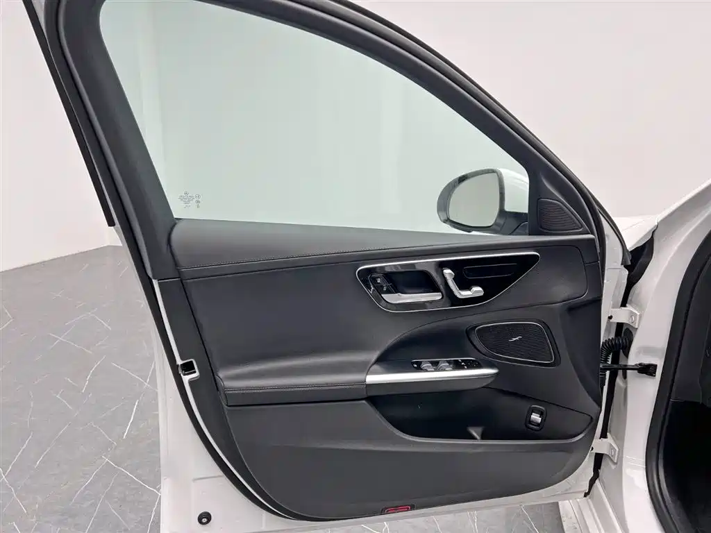 Mercedes-Benz C-Class 2023 — фото 13
