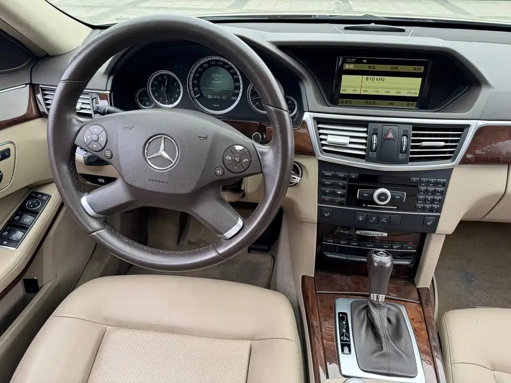 Mercedes-Benz E-Class 2011 — фото 10