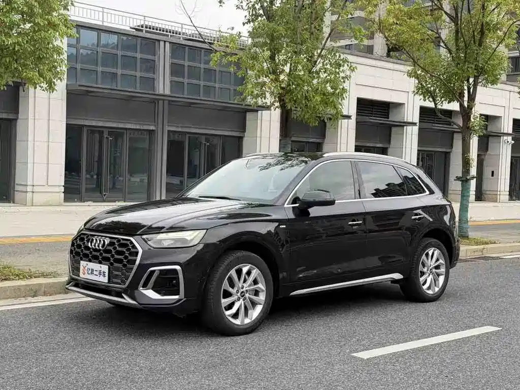 Audi Q5L 2021 — фото 1