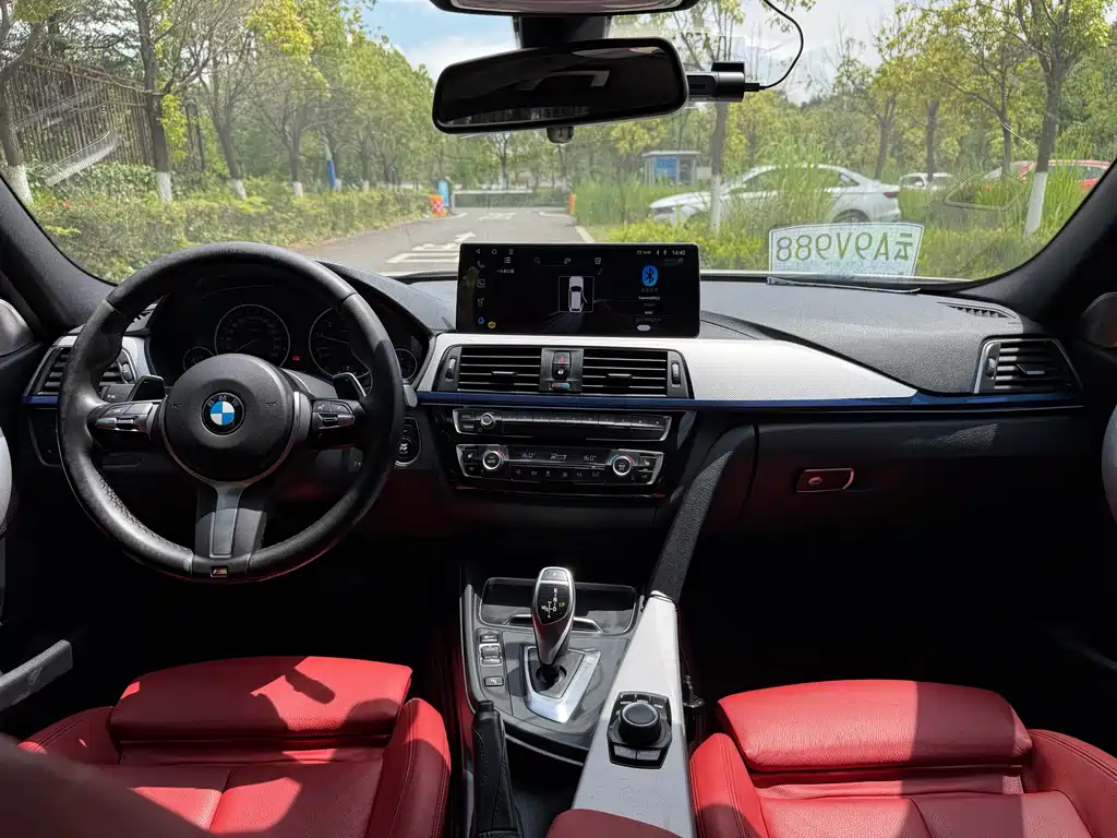 BMW 3 Series 2019 — фото 13
