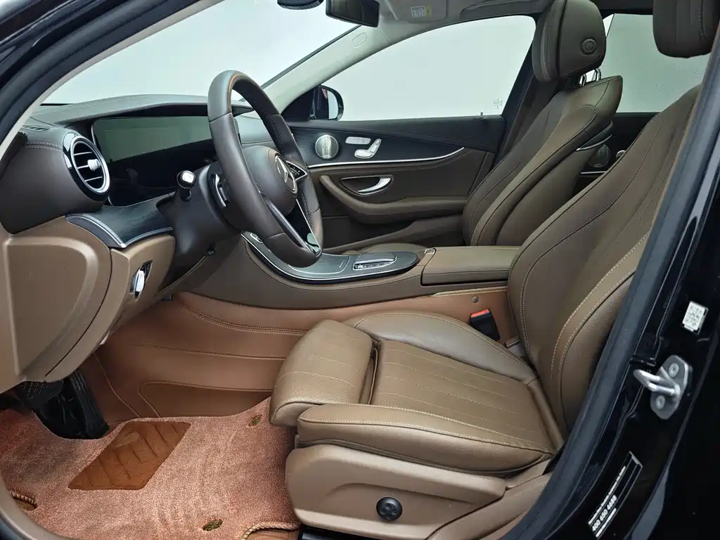 Mercedes-Benz E-Class 2022 — фото 16
