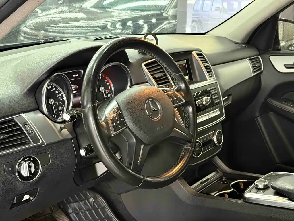 Mercedes-Benz M-Class 2015 — фото 10