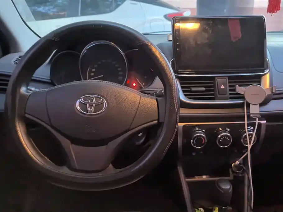 Toyota Yaris L 2021 — фото 12