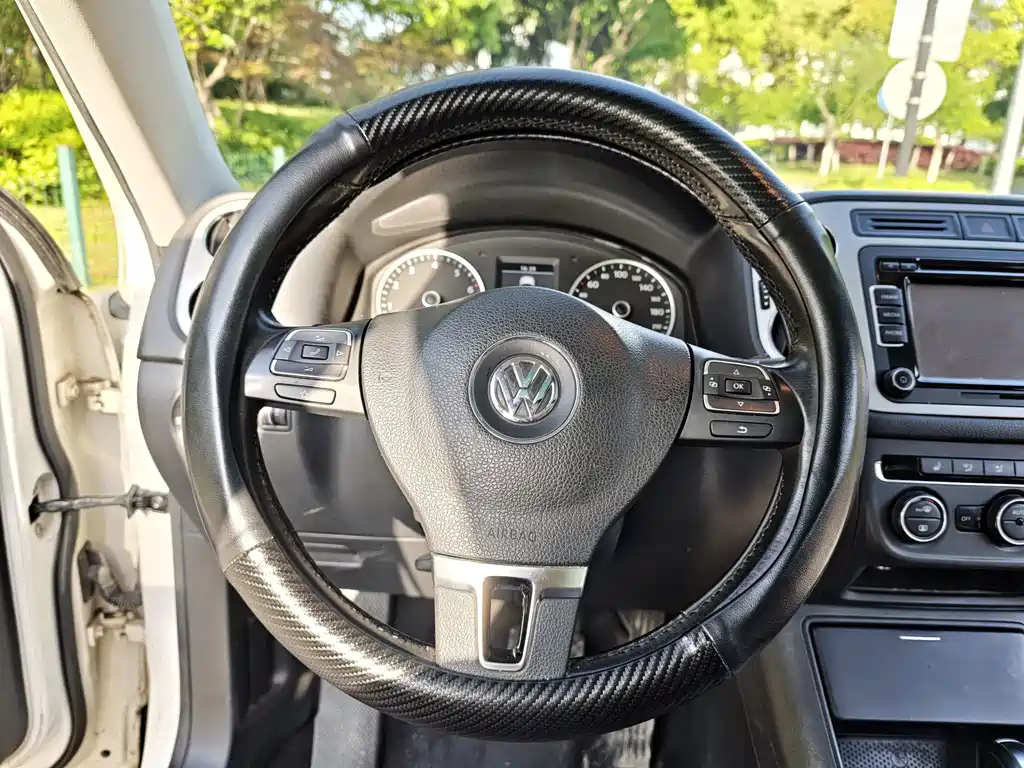 Volkswagen Tiguan 2013 — фото 12