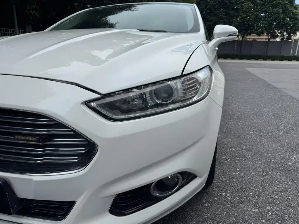 Ford Mondeo 2014 — фото 22
