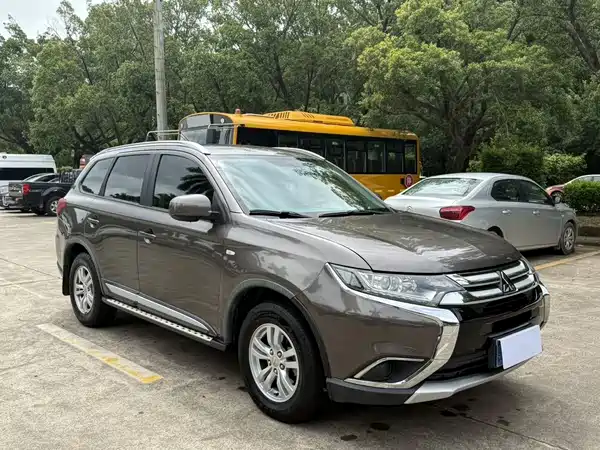 Mitsubishi Outlander 2016