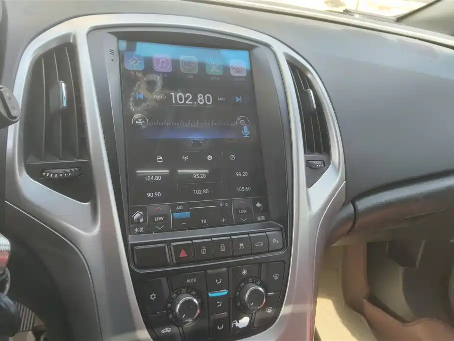Buick Excelle 2015 — фото 13