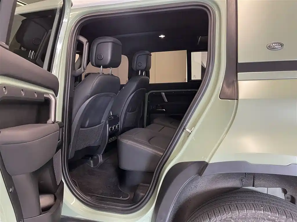 Land Rover Defender 2023 — фото 24