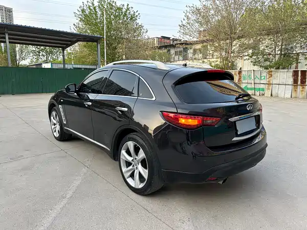 Infiniti FX 2011