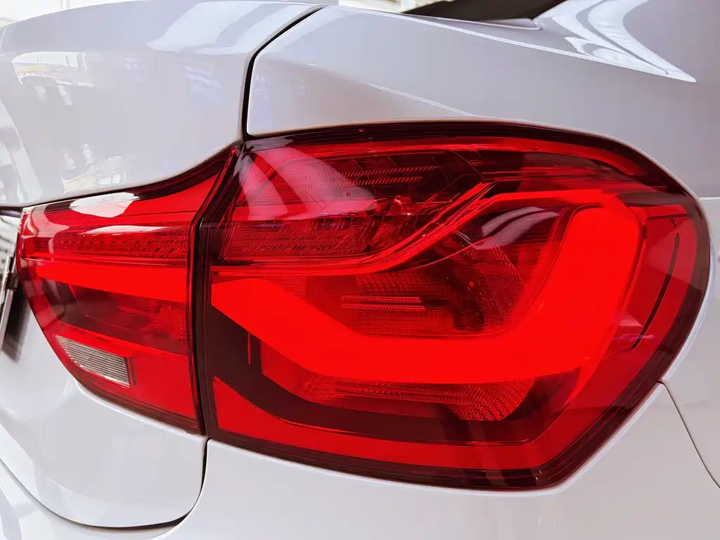BMW 1 Series 2021 — фото 16