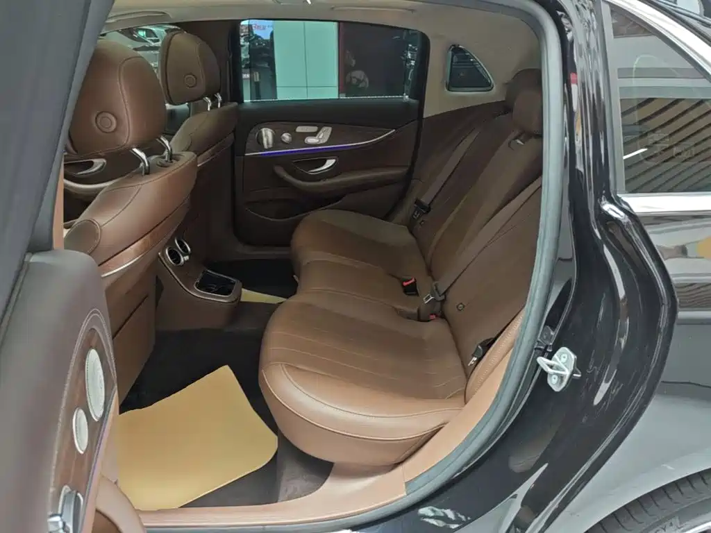 Mercedes-Benz E-Class 2022 — фото 17
