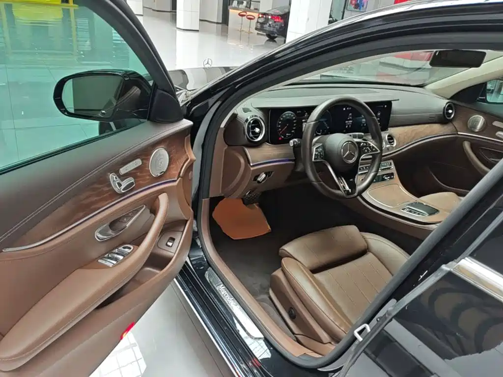 Mercedes-Benz E-Class 2022 — фото 16