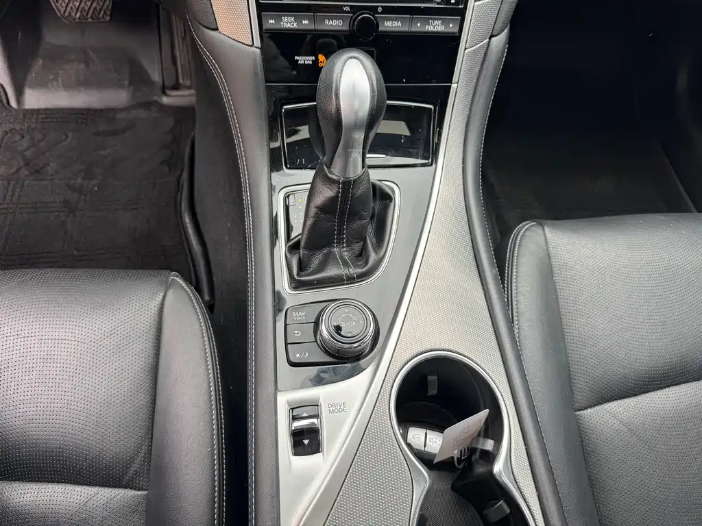 Infiniti Q50L 2015 — фото 18