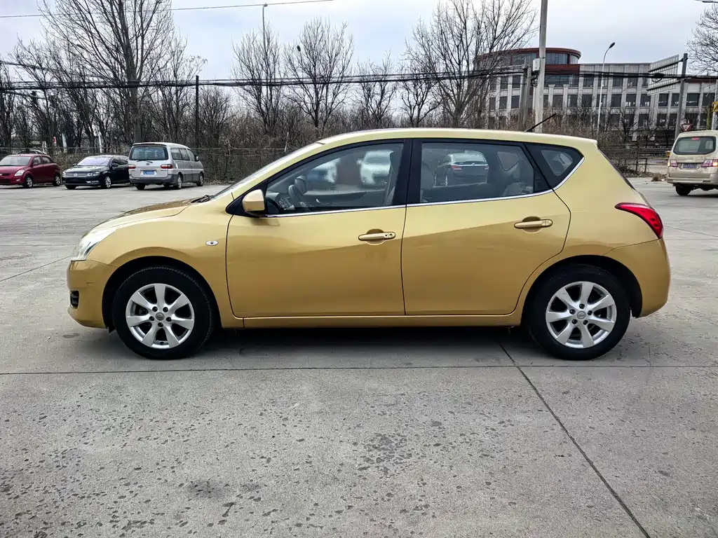 Nissan Tiida 2015 — фото 4