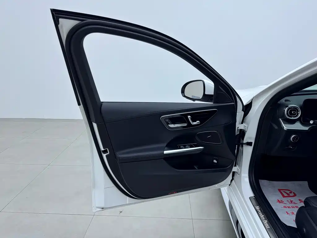 Mercedes-Benz C-Class 2024