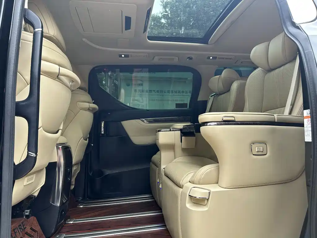 Toyota Vellfire 2021 — фото 10