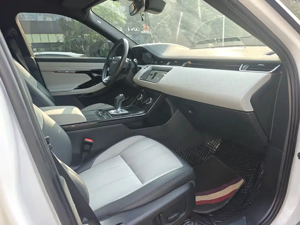 Land Rover Evoque 2021 — фото 11