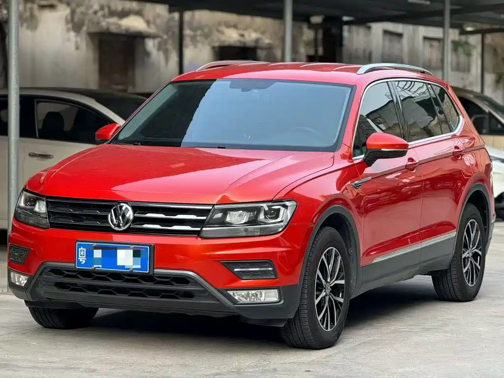 Volkswagen Tiguan L 2017 — фото 1