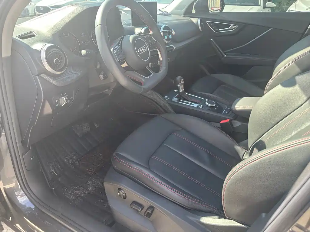 Audi Q2L 2023