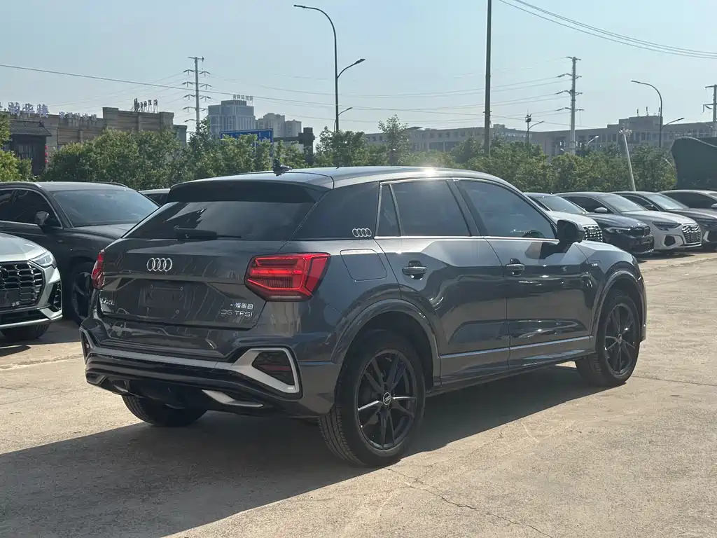 Audi Q2L 2023