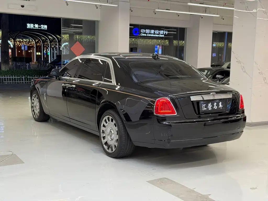Rolls-Royce Ghost 2018 — фото 14