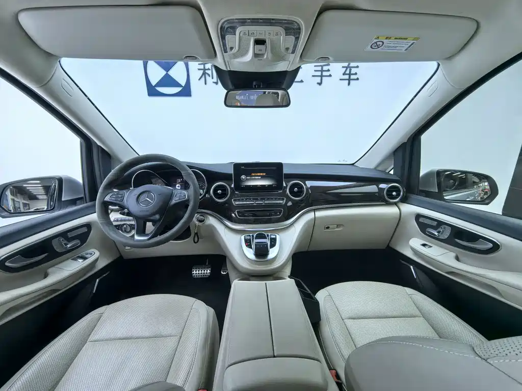 Mercedes-Benz V-Class 2020 — фото 11