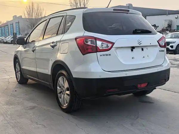 Suzuki S-Cross 2015