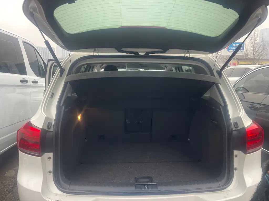 Volkswagen Tiguan 2018 — фото 10