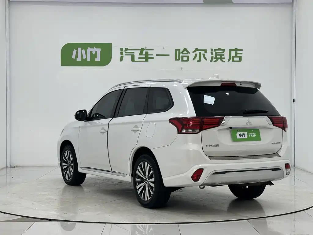 Mitsubishi Outlander 2023