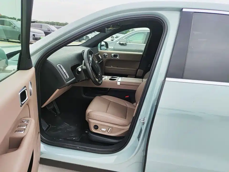 Li Auto Li L6 2025