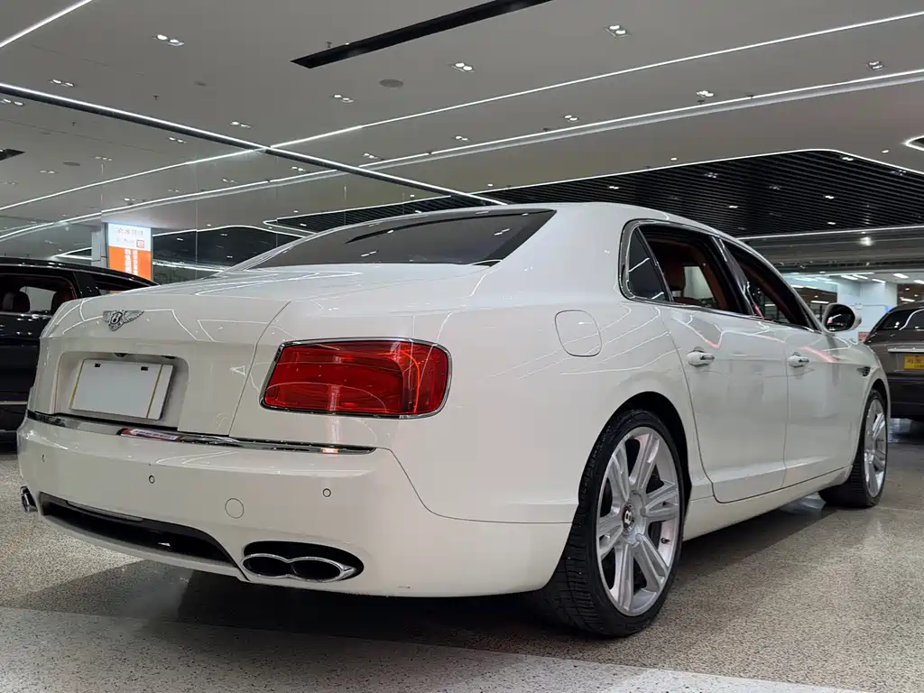 Bentley Flying Spur 2017 — фото 9