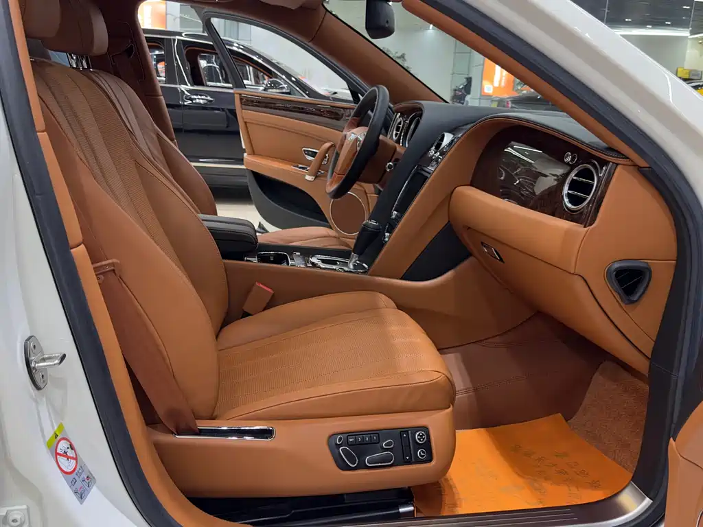 Bentley Flying Spur 2017 — фото 19