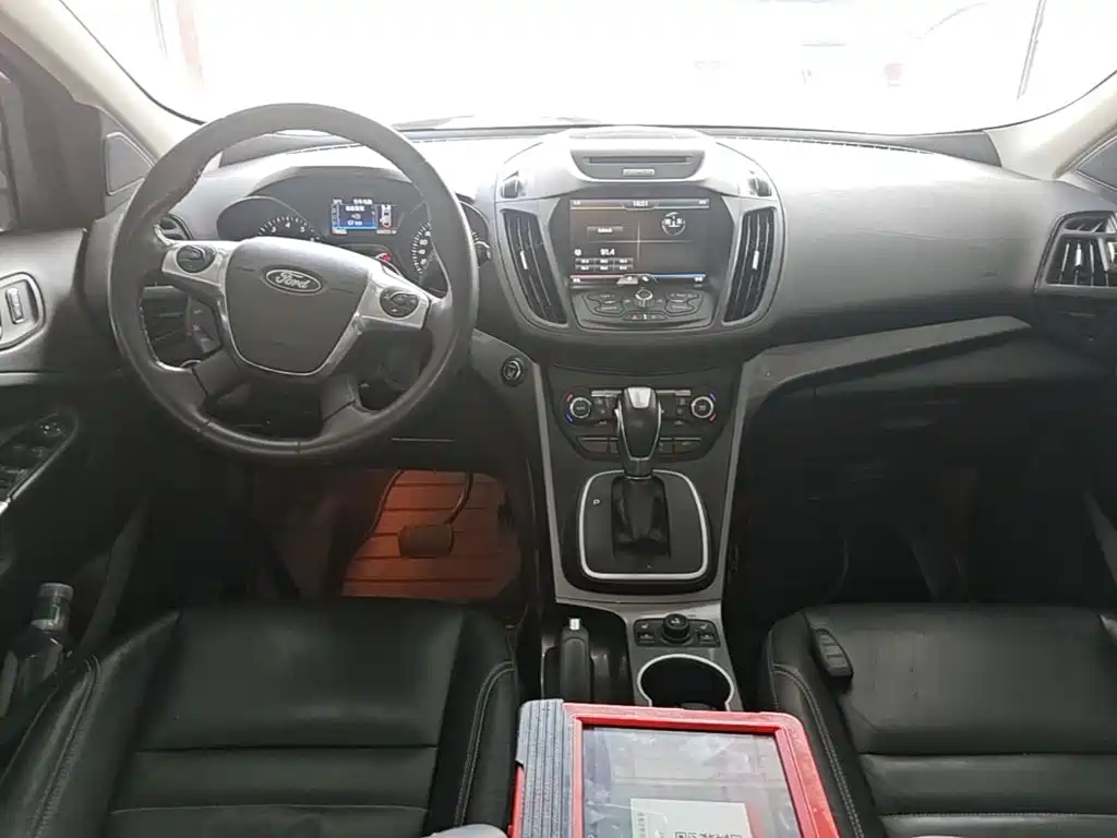 Ford Kuga 2015 — фото 10