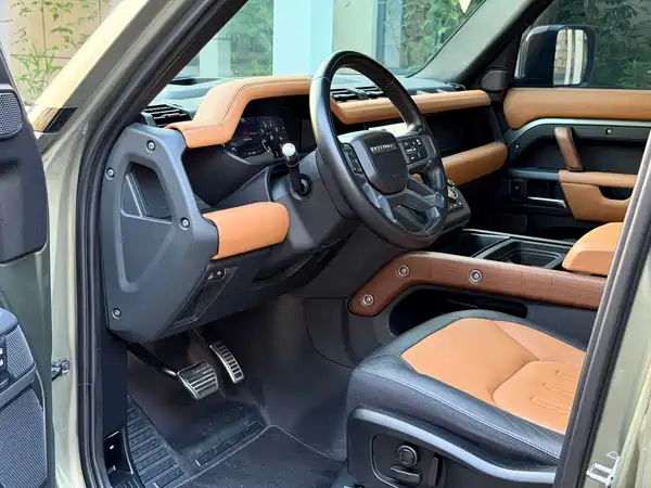 Land Rover Defender 2021