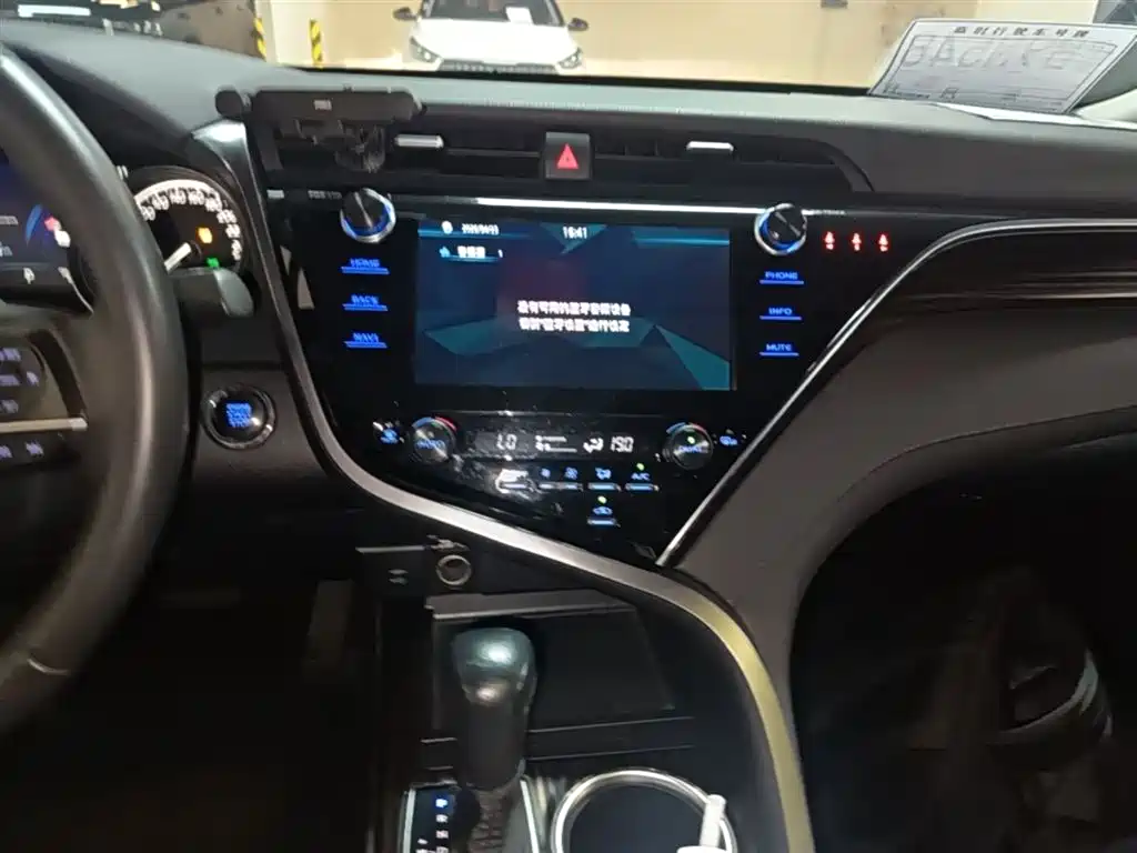 Toyota Camry 2021 — фото 10