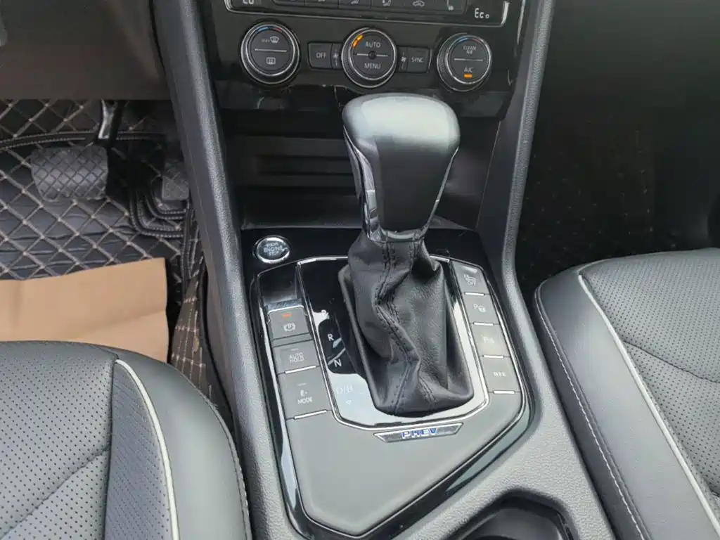 Volkswagen Tiguan L Plug-In Hybrid 2019 — фото 14